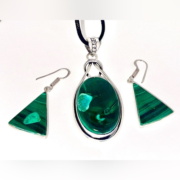 Malachite Pendant & Earrings Set - Picture 12 of 14